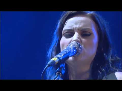 Youtube: Amy Macdonald - Born to Run (T in the Park 2012)