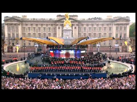 Youtube: The Queens Diamond Jubilee Concert - Robbie Williams Opening