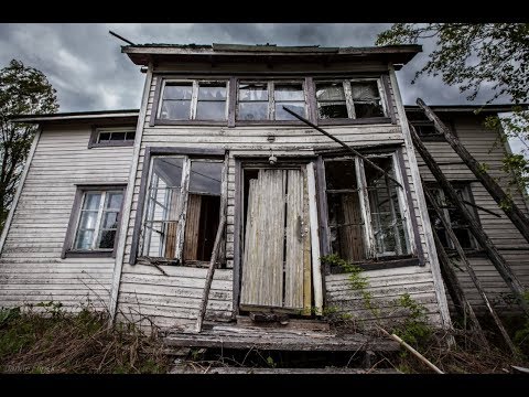 Youtube: House of 30 people in Finland (SO MUCH STUFF!) - Urban Exploration