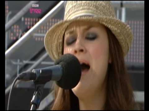 Youtube: Amy MacDonald    TITP08 Dancing In The Dark Acoustic