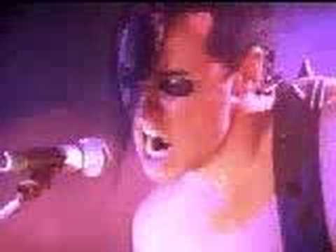 Youtube: The Misfits - Dig Up Her Bones