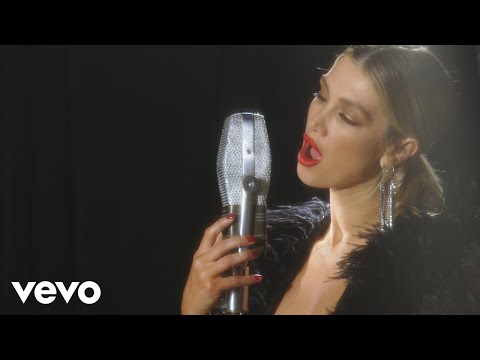 Youtube: Delta Goodrem - Jingle Bell Rock (Official Video)