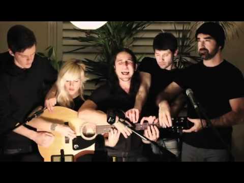 Youtube: Somebody That I Used to Know - Walk off the Earth (Gotye - Cover)
