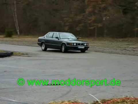 Youtube: Driften Heimsheim BMW E32 750i 06.12.2008