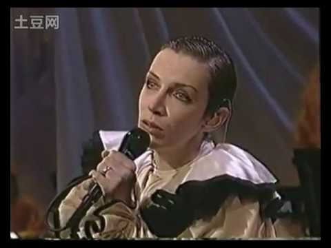 Youtube: Annie Lennox - A Whiter Shade of Pale (live)