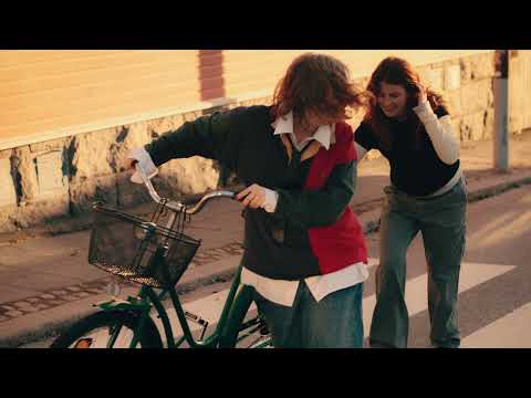 Youtube: Asla Jo - Pussailen tyttöjen kaa (Official Audio)