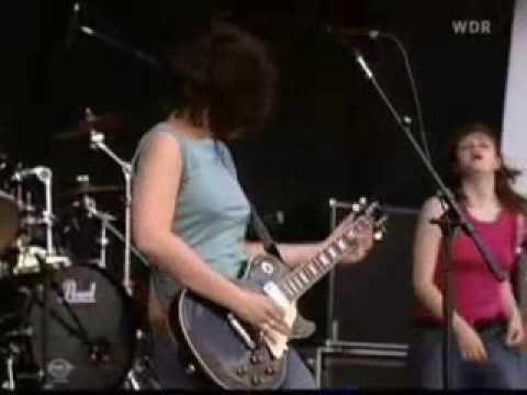 Youtube: The Donnas - Take Me To The Backseat (Live In Germany)