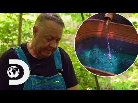 Youtube: Moonshiners Panic After Accidentally Making Blue Liquor | Moonshiners