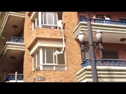 Youtube: Acrobat Cheater Escapes From Window in Sao Paolo, Brazil