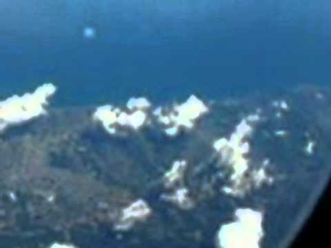 Youtube: Daytime UFO recorded from plane over Tokyo - 5 June 2010 + zoom