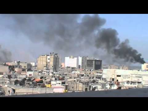 Youtube: هاام قصف عشوائي وأطلاق نار كثيف جدا وتصاعد الدخان من منازل المدنين في أحياء حمص 4 4 2012