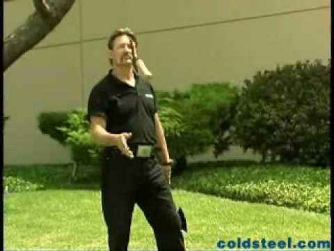 Youtube: Cold Steel Bad Axe - Throwing Axe