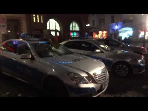 Youtube: Angriff auf Davidwache in Hamburg 20.12.2013 (utopieTV-doku-video)