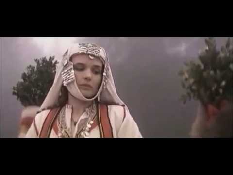 Youtube: Old Bulgarian Wedding Folk Song - Moma se s Roda Proshtava