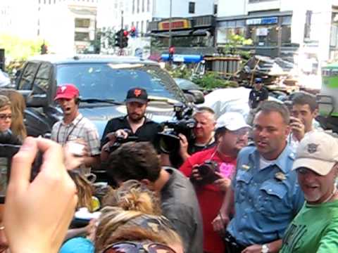 Youtube: Shia LaBeouf greets fans on Michigan Avenue in Chicago 7/17/10