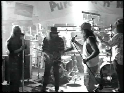 Youtube: Lynyrd Skynyrd 1991 - "Smokestack Lightning"