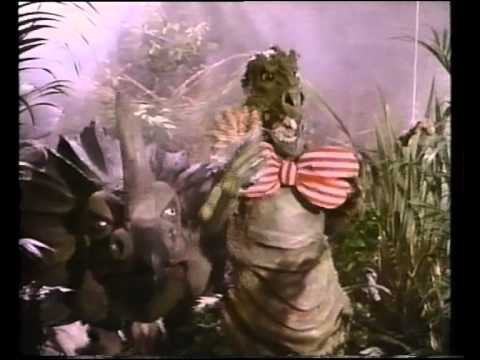 Youtube: GENESIS - Land of Confusion (1986)