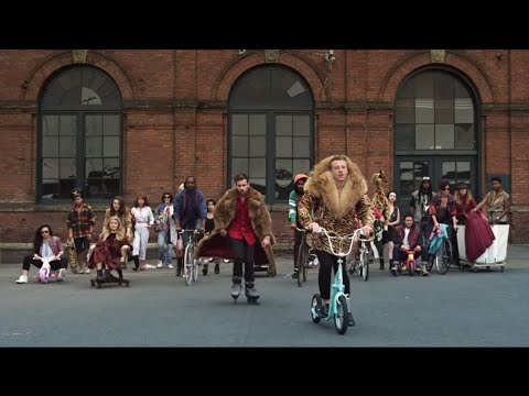 Youtube: MACKLEMORE & RYAN LEWIS - THRIFT SHOP FEAT. WANZ (OFFICIAL VIDEO)