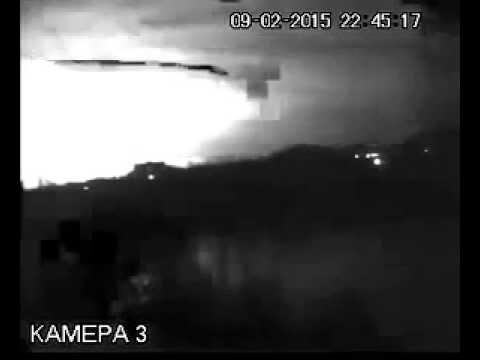 Youtube: Донецк взрыв 8 02 2015 (вид с веб камеры)  Украинские фашисты скинули на Донецк что-то мощное.