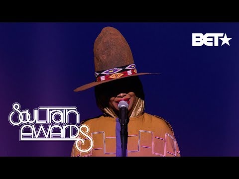 Youtube: ERYKAH BADU PERFORMS A MEDLEY THAT TOUCHES OUR SOULS | Soul Train Awards 2018