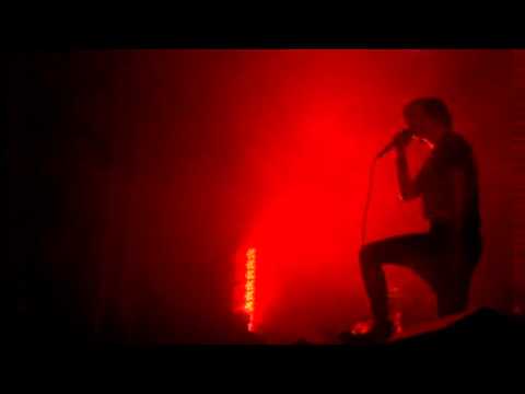 Youtube: Crystal Castles - Not In Love Live at Reading Festival 2011