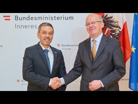 Youtube: Rechtsabbieger: Der neue Job von Merkels Geheimdienstmann | Panorama | NDR