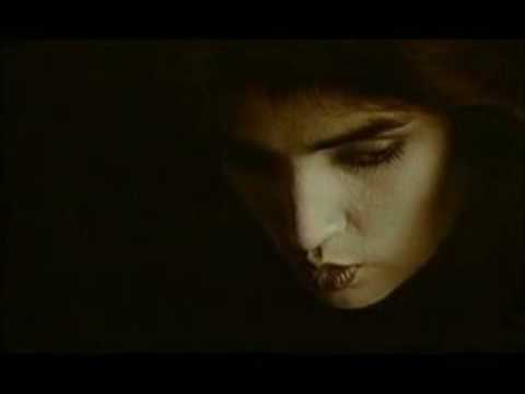 Youtube: Tanita Tikaram - Twist In My Sobriety