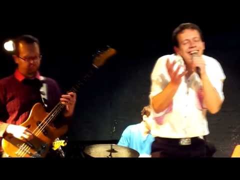 Youtube: Band Fail: Bass player hits singer and singer kicks back