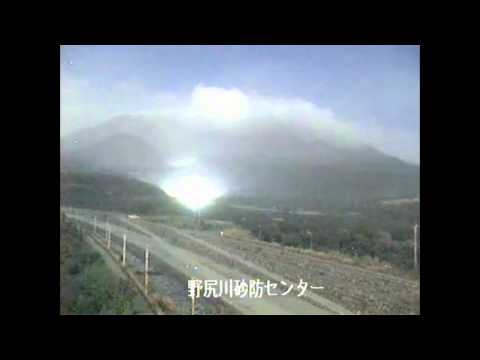 Youtube: UFO (?)  Emerges at Sakurajima, Japan [Full-length] - WEIRD/Space-warp - March 13, 2011