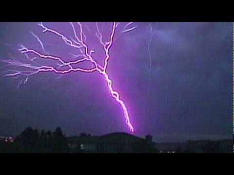 Youtube: Amazing Upward Lightning!