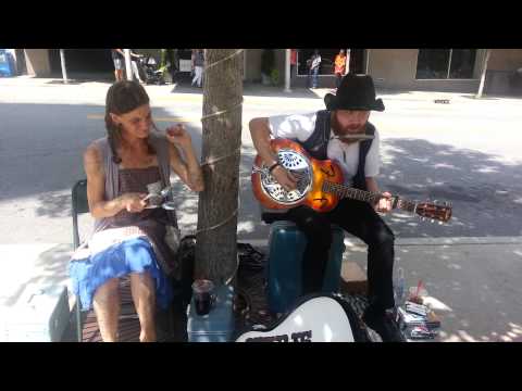 Youtube: Chris Rodrigues and Abby "The Spoon Lady" Workin o