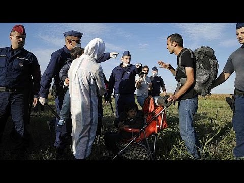 Youtube: Hungarian police scuffle with migrants and refugees at Serbia border