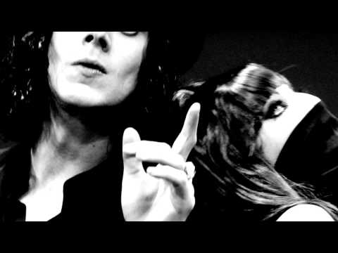 Youtube: The Dead Weather - I Cut Like A Buffalo (Version II - Official Video)