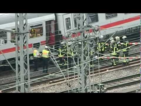 Youtube: Der Zug IC 2312 entgleist in Stuttgart (29.09.2012)