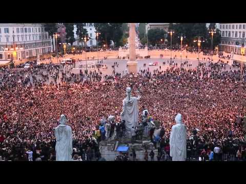 Youtube: Massive Roma Flash Mob Gangnam Style - Piazza del Popolo 10-11-2012 - 30.000 Presenze - Vista Pincio