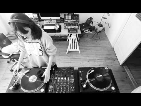 Youtube: Amelie Lens vinyl only home session