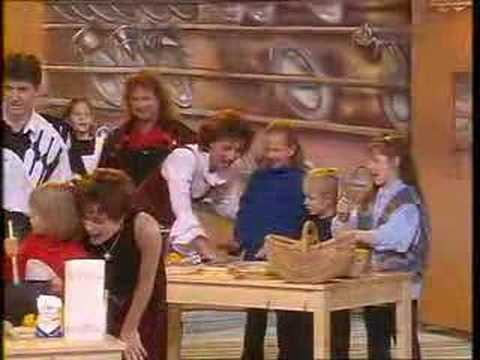 Youtube: Rolf Zuckowski - In der Weihnachtsbäckerei 1988
