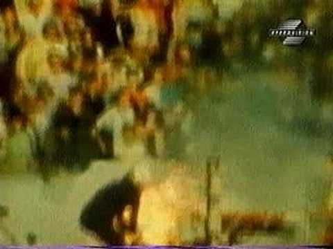 Youtube: F1- 1973- Kyalami- Hailwood Tries To Help Regazzoni