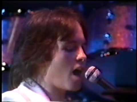 Youtube: The Things we do for Love - Live 1977