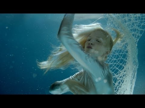 Youtube: iamamiwhoami; hunting for pearls