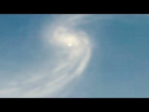 Youtube: UFO Sighting : UFO entering Interdimensional Portal 👽 (CGI)
