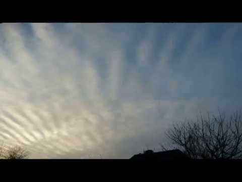 Youtube: Dieser Himmel macht mich krank, H.A.A.R.P aktiv, Himmel in Wellen