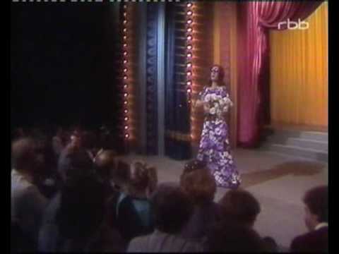 Youtube: Mary & Gordy / Gordy als Nana Mouskouri "Weiße Rosen aus Athen"