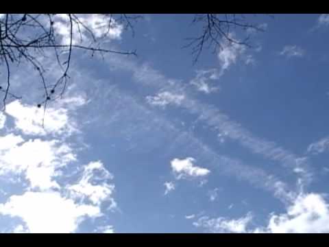 Youtube: Low Altitude targeted Chemtrail Spray...below the Cumulus Clouds
