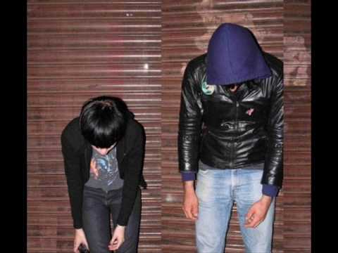 Youtube: Crystal Castles - Untrust Us