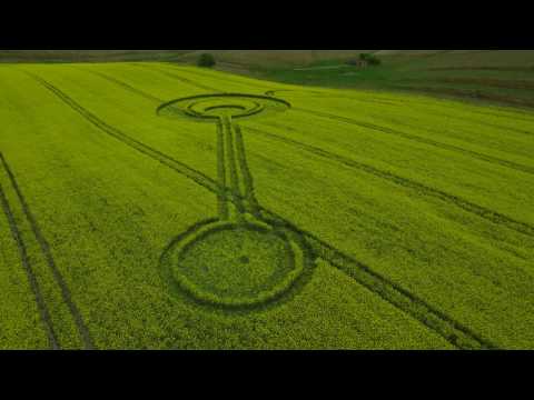 Youtube: Cherhill Crop Circle  17 4 2017 4k 60p