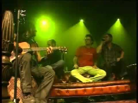Youtube: Muki, Mosh ben Ari y Shotei Hanevua cantan Jah is one y Elohim (subtitulos en español)