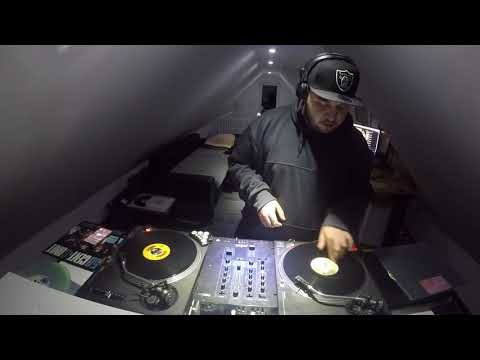 Youtube: Oldschool Hip Hop & RnB Mini-Mix with real Vinyl