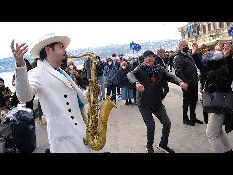 Youtube: I Will Survive - Gloria Gaynor | CRAZY Street Sax Performance | Daniele Vitale