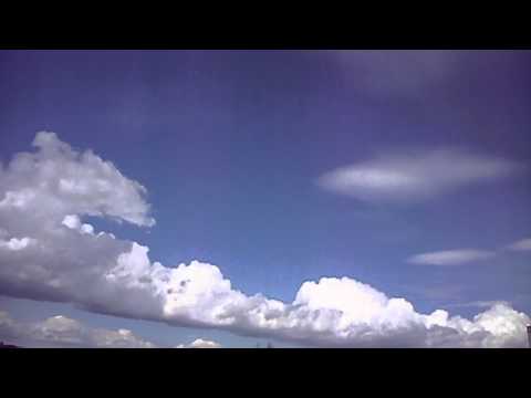 Youtube: Wolken Zeitraffer (mit einer Extra-Portion Lenticularis)